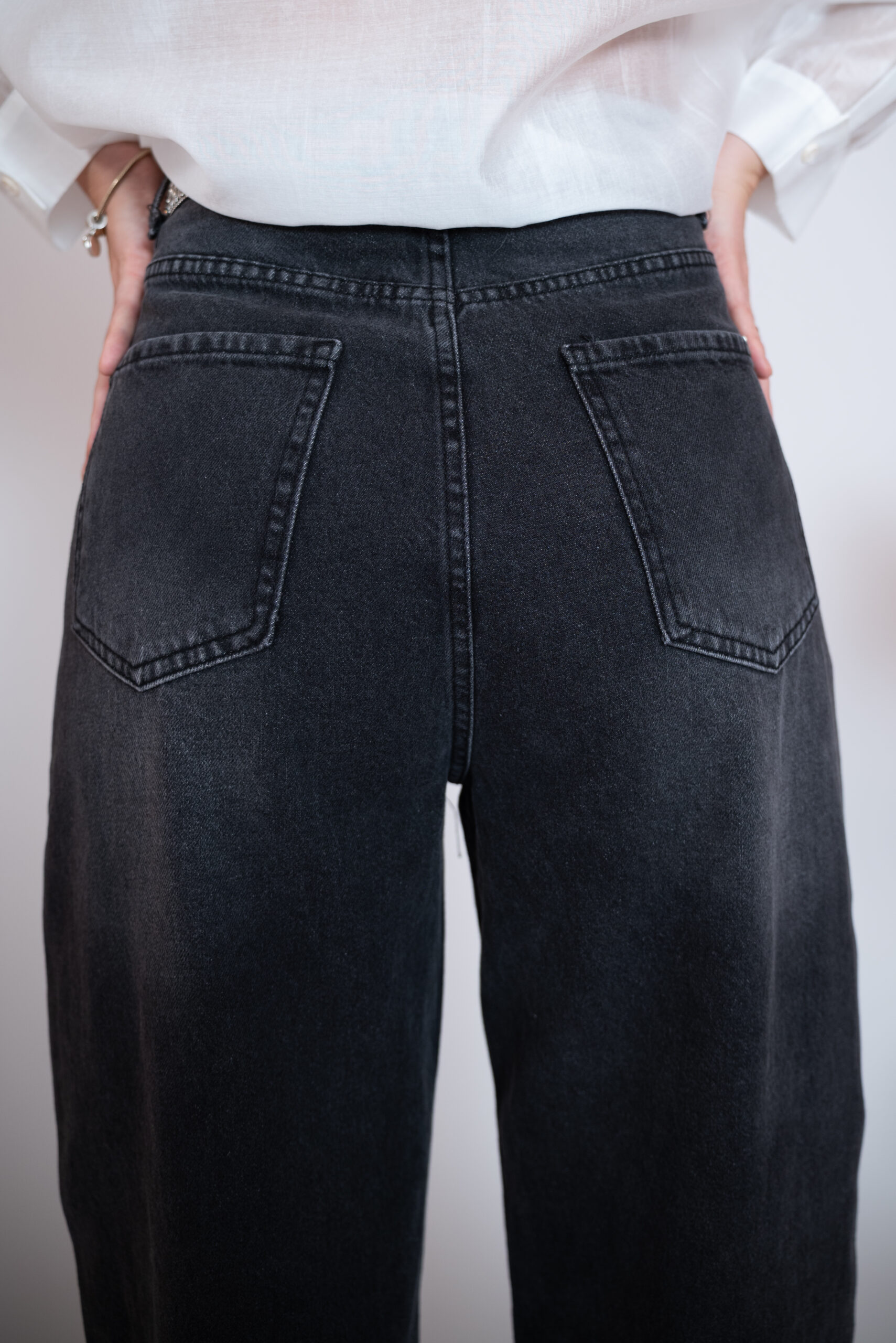 Jeansy Balloon fit czarne - obrazek 17